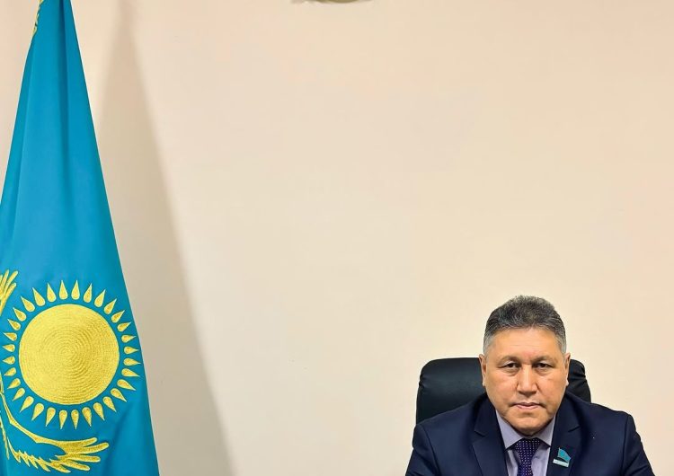 Председателя маслихата Семея избрали на на внеочередной сессии