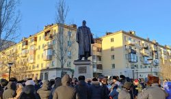 Новая веха великого прошлого: памятник Шакариму открыли в Семее