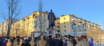 Новая веха великого прошлого: памятник Шакариму открыли в Семее