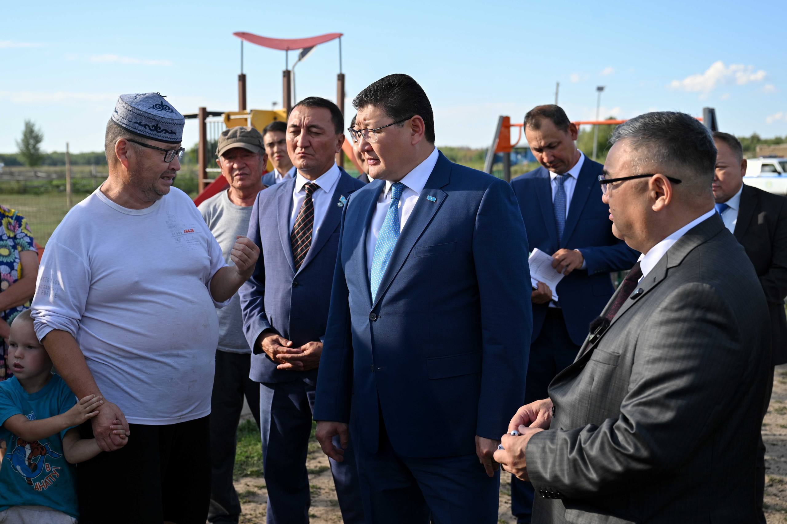 Транспорт и связь — сельчан области Абай обеспечивают базовыми потребностями