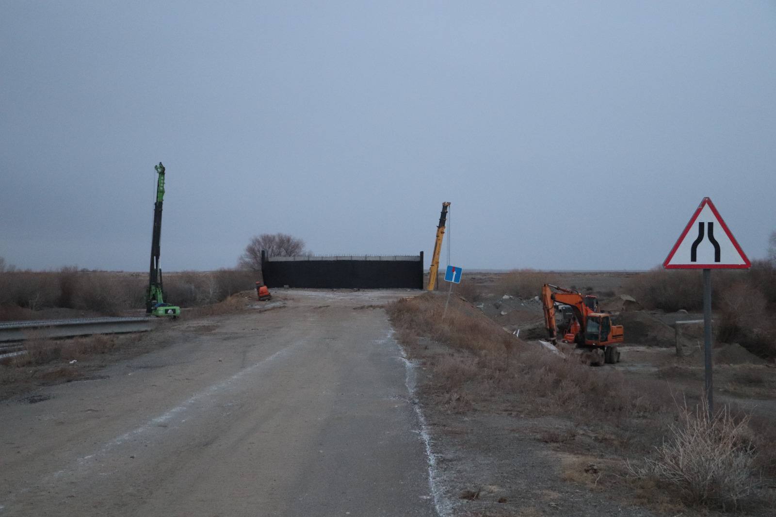 В области Абай строят новый мост в селе Тассай после весеннего паводка