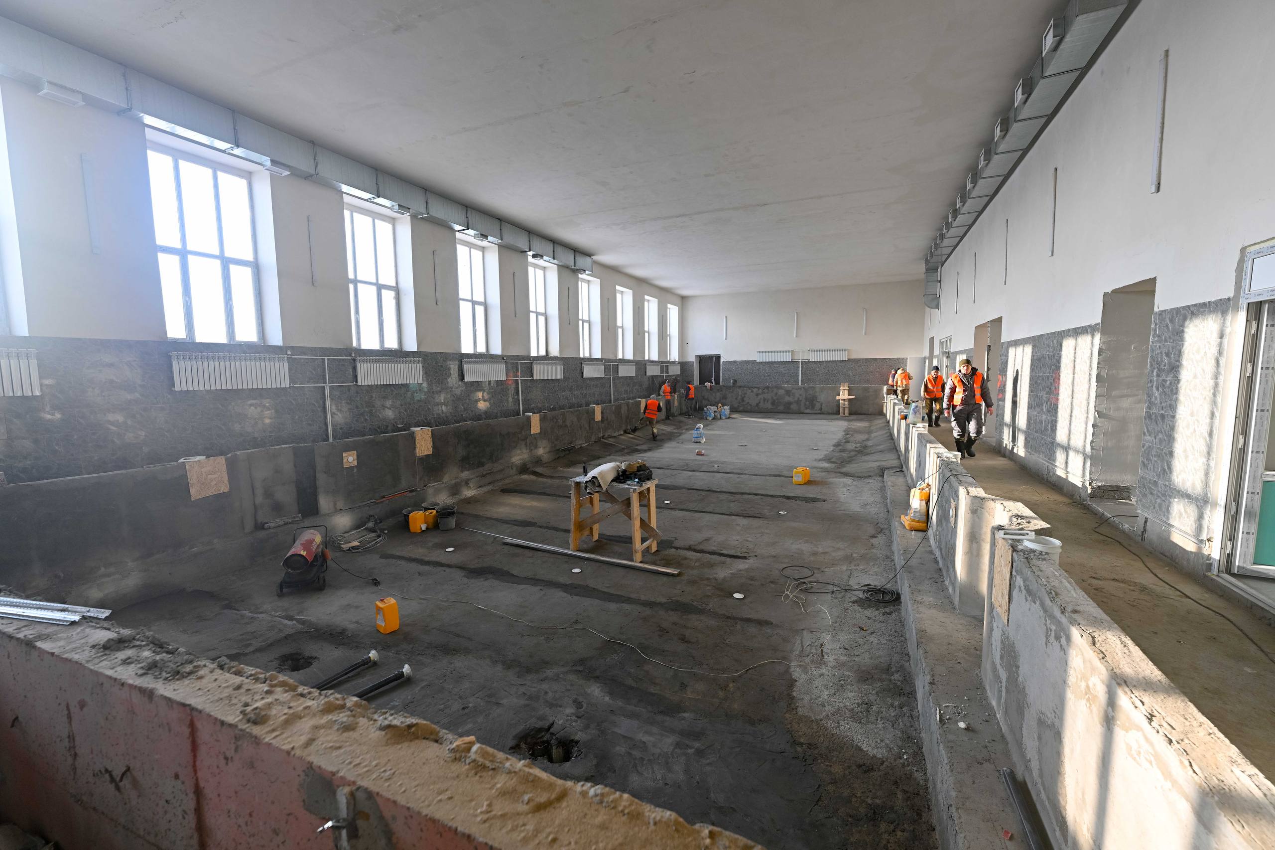 Исправить недочеты: аким области Абай проверил спортобъекты в Бескарагае