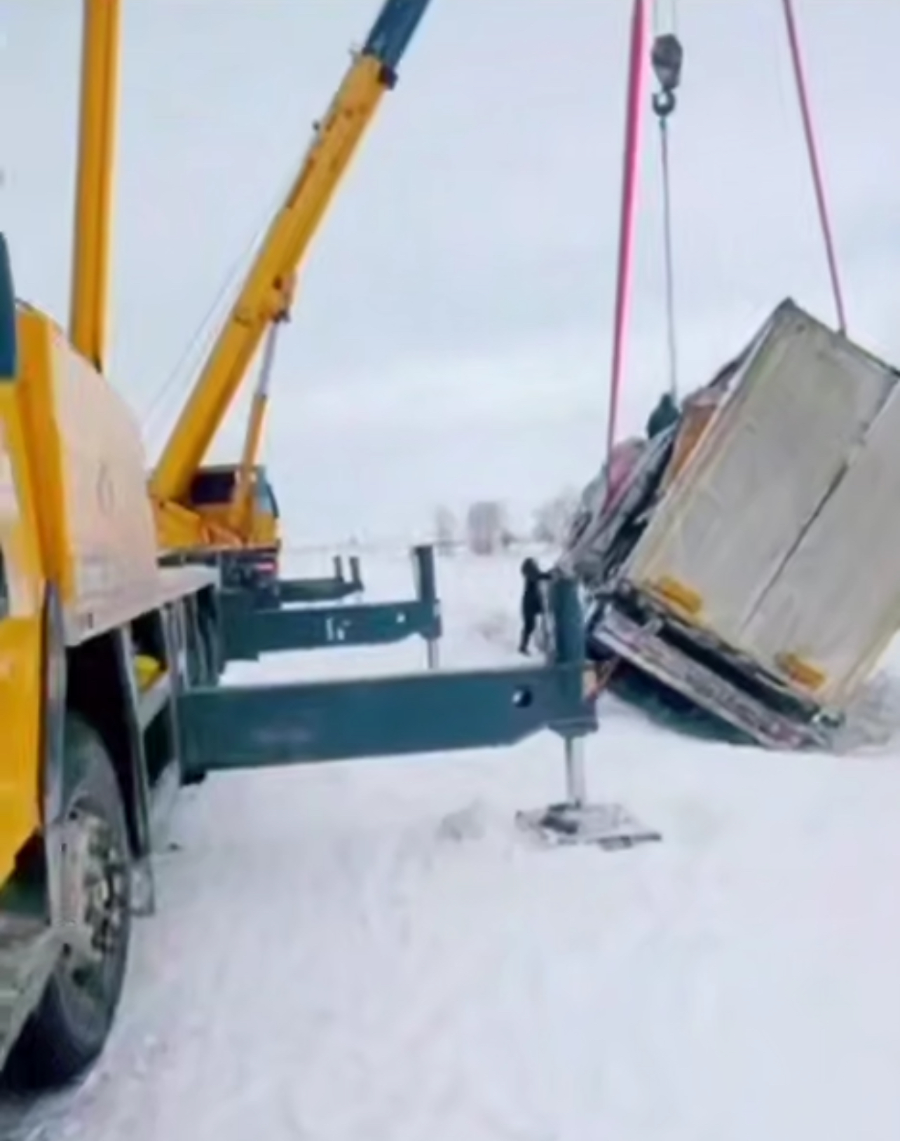 Доставали из кювета спецтехникой — в области Абай иностранец попал&hellip;