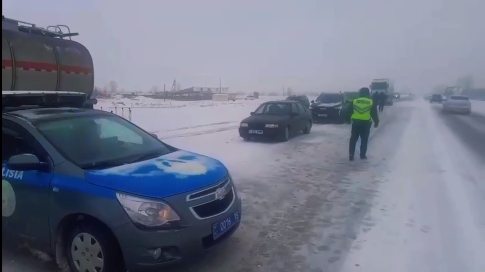 Снег и гололёд перекрыли трассы в области Абай
